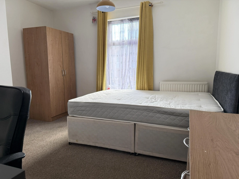 St. Andrews Street - 3 Bed Student House - Thumbnail 2